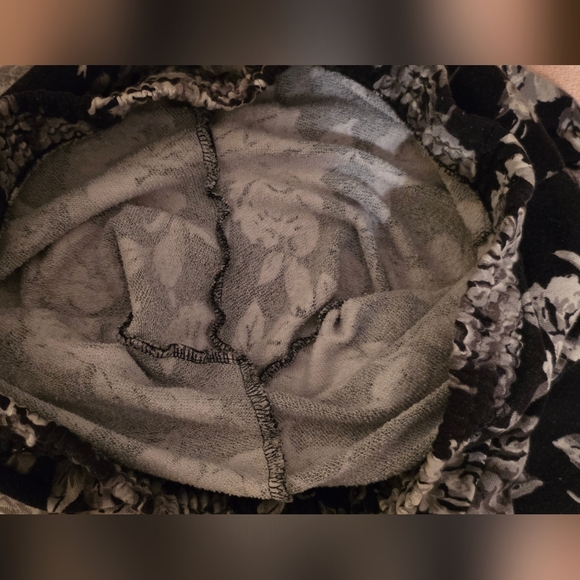 Cynthia Rowley Black and White Floral Joggers (Size Large) - Picture 12 of 14